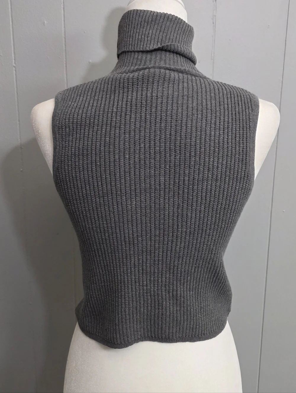 Olivaceous Turtleneck Knit Crop Tank Top Size M - Picture 5 of 9
